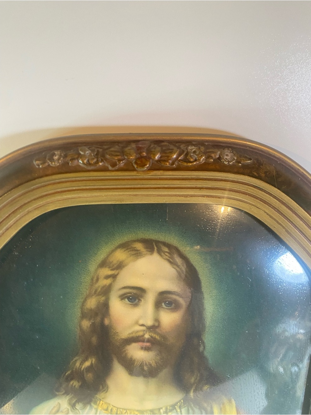 Vintage Lithograph Of The Sacred Heart Of Jesus Oval Frame Gesso Detail 12”x18” - Picture 8 of 16